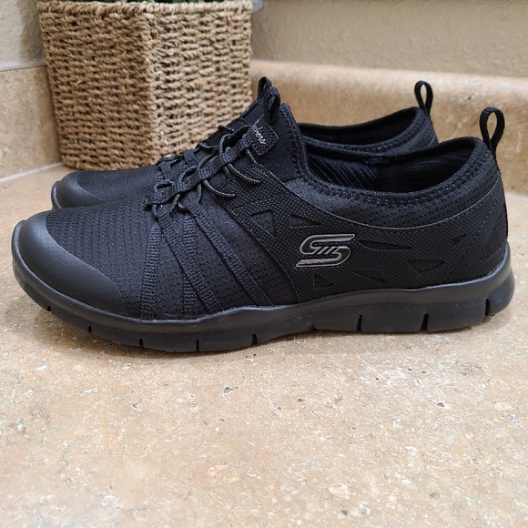 Skechers Shoes - Skechers Women's Black Memory Foam Slip On Comfort Sneakers Shoes Size 9